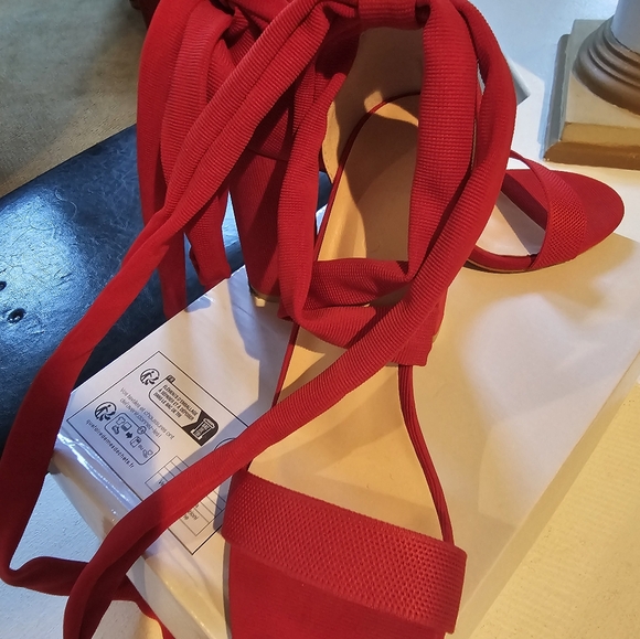 Cuccoo by Shein sandals; Color: Red; 4" tall; Size Eur 39 (8.5M) - Picture 4 of 12